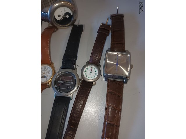 Lot 19 - vintage horloges. 15 stuks - afbeelding 5 van  5