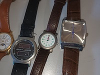 Lot 19 - vintage horloges. 15 stuks - afbeelding 5 van  5