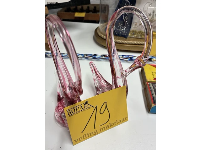 Lot 19 - vintage kristallen zwanen - afbeelding 1 van  4
