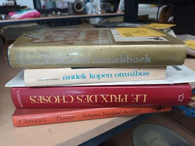 Lot 190 - boeken over antiek. 5 stuks - afbeelding 2 van  2