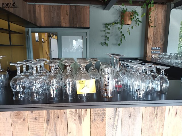 Lot 190 - diverse bierglazen - afbeelding 1 van  5