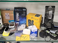 Lot 190 - lot gsm's, powerstations,oortjes…. - afbeelding 1 van  6