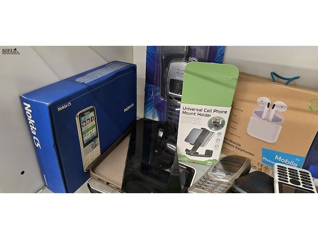 Lot 190 - lot gsm's, powerstations,oortjes…. - afbeelding 2 van  6