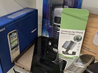 Lot 190 - lot gsm's, powerstations,oortjes…. - afbeelding 2 van  6