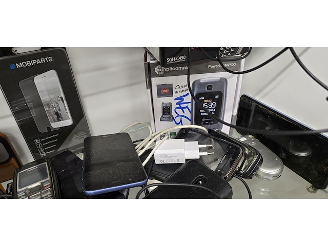 Lot 190 - lot gsm's, powerstations,oortjes…. - afbeelding 5 van  6