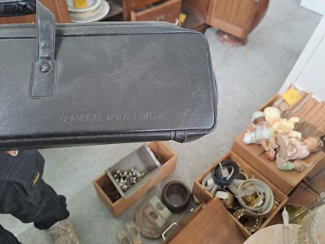 Lot 190 - mondharmonica yamaha en accordion aurata - afbeelding 3 van  5
