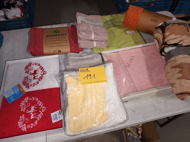 Lot 191 - badlinnen. 10 stuks - afbeelding 1 van  6