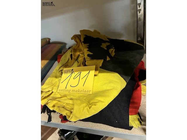 Lot 191 - belgische vlag + 2 x vlaamse leeuw - afbeelding 1 van  1