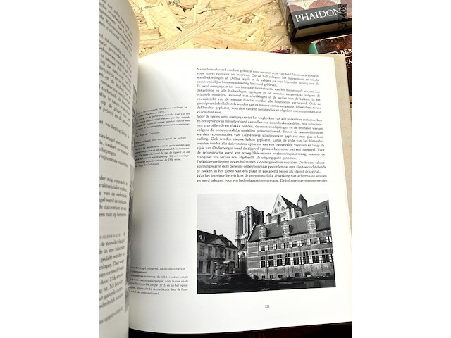 Lot 191 - het pand acht eeuwen geschiedenis van het oud dominicanenklo - afbeelding 4 van  5