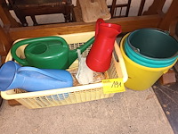 Lot 191 - huisraad in plastiek. 10 stuks - afbeelding 1 van  5