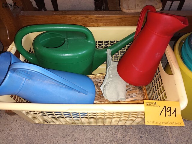 Lot 191 - huisraad in plastiek. 10 stuks - afbeelding 2 van  5