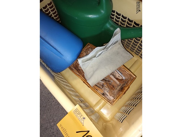 Lot 191 - huisraad in plastiek. 10 stuks - afbeelding 3 van  5