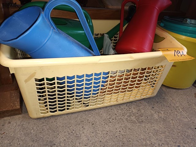 Lot 191 - huisraad in plastiek. 10 stuks - afbeelding 5 van  5