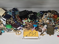 Lot 191 - lot fantasiejuwelen - afbeelding 1 van  5