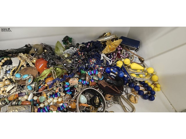 Lot 191 - lot fantasiejuwelen - afbeelding 5 van  5