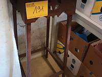 Lot 191 - plantenstaander - afbeelding 1 van  3