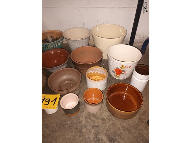 Lot 191 - retro bloempotten. 24 stuks - afbeelding 2 van  3