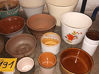 Lot 191 - retro bloempotten. 24 stuks - afbeelding 2 van  3