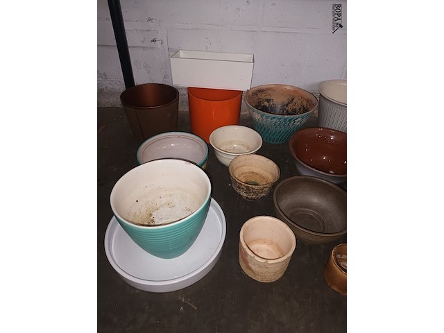 Lot 191 - retro bloempotten. 24 stuks - afbeelding 3 van  3