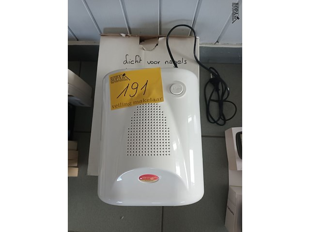 Lot 191 - uv-lamp voor gelnagels - afbeelding 1 van  4