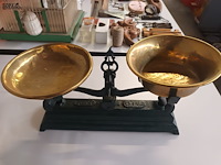 Lot 192 - antieke weegschaal en gewichten - afbeelding 2 van  4