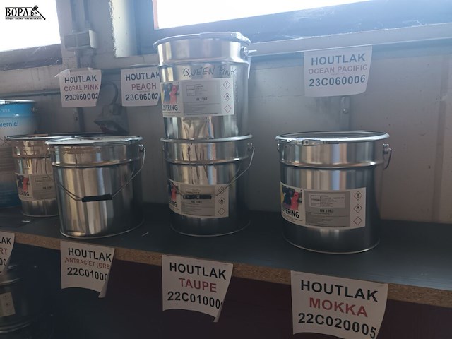 Lot 192 - groot lot lakverf - afbeelding 4 van  7