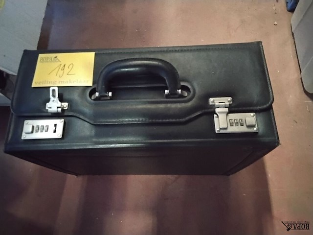 Lot 192 - lederen koffer - afbeelding 1 van  1