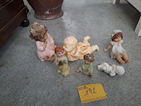 Lot 192 - lot vintage poppenfiguren in gips en porselein - afbeelding 1 van  2