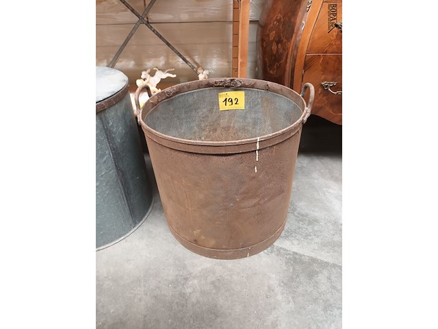 Lot 192 - metalen ketel - afbeelding 1 van  3