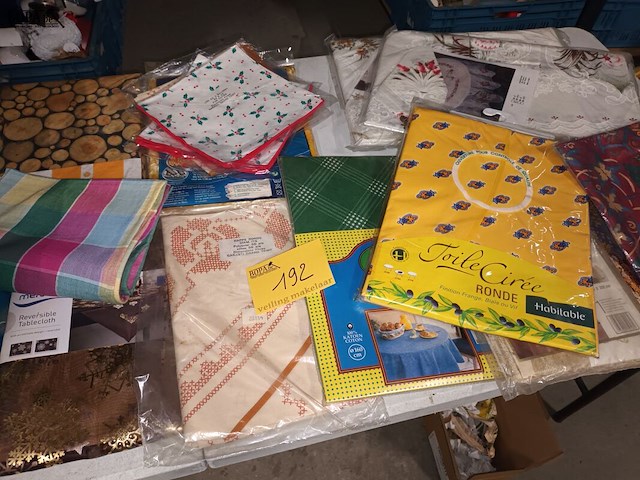 Lot 192 - tafelkleden. 18 stuks - afbeelding 1 van  7