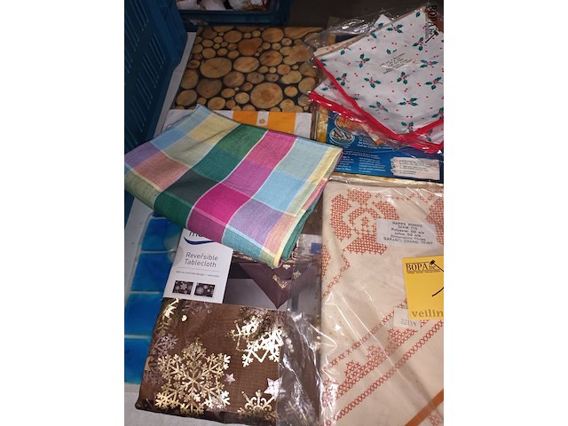 Lot 192 - tafelkleden. 18 stuks - afbeelding 3 van  7