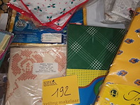 Lot 192 - tafelkleden. 18 stuks - afbeelding 4 van  7