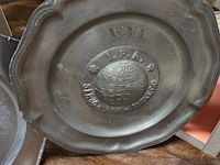 Lot 192 - tinnen aandenken borden 3 stuks + leiesteen - afbeelding 3 van  5