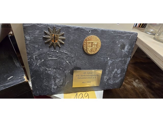 Lot 192 - tinnen aandenken borden 3 stuks + leiesteen - afbeelding 5 van  5