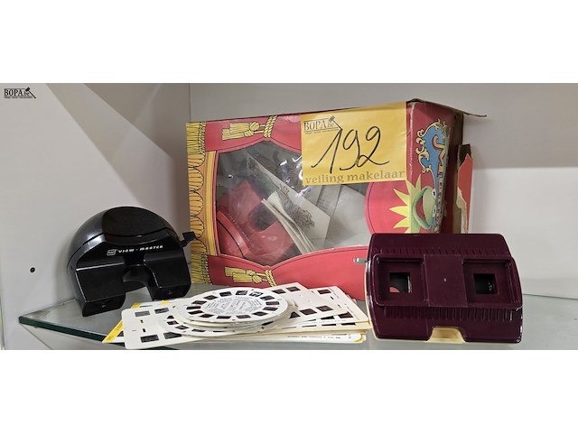 Lot 192 - vieuwmasters 3 stuks en diaschijfjes - afbeelding 1 van  4