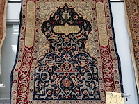 Lot 192 - zijden wandtapijt - afbeelding 1 van  1