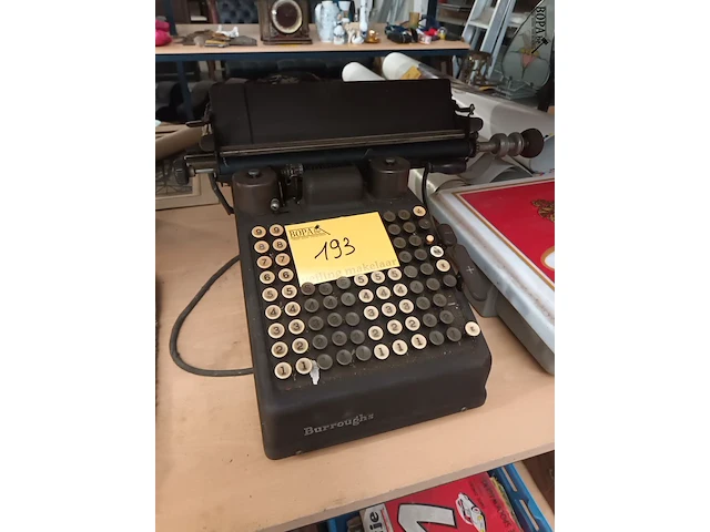 Lot 193 - antieke rekenmachine burroughs - afbeelding 1 van  5