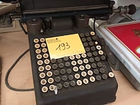 Lot 193 - antieke rekenmachine burroughs