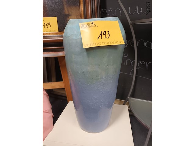 Lot 193 - geglazuurde vaas - afbeelding 2 van  4
