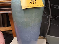 Lot 193 - geglazuurde vaas - afbeelding 2 van  4