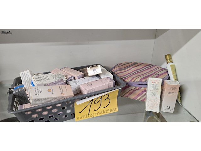 Lot 193 - lotje staaltjes schoonheidsproducten - afbeelding 1 van  4