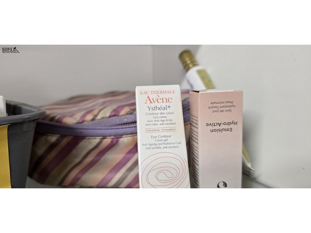 Lot 193 - lotje staaltjes schoonheidsproducten - afbeelding 2 van  4