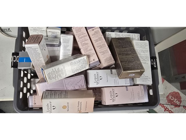 Lot 193 - lotje staaltjes schoonheidsproducten - afbeelding 3 van  4