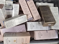 Lot 193 - lotje staaltjes schoonheidsproducten - afbeelding 3 van  4