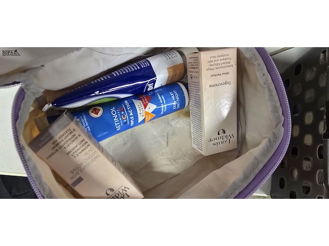 Lot 193 - lotje staaltjes schoonheidsproducten - afbeelding 4 van  4