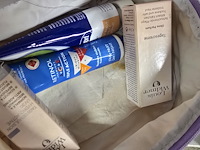 Lot 193 - lotje staaltjes schoonheidsproducten - afbeelding 4 van  4