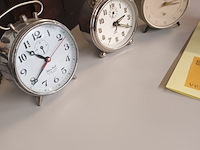 Lot 193 - retro wekkers. 8 stuks - afbeelding 2 van  4