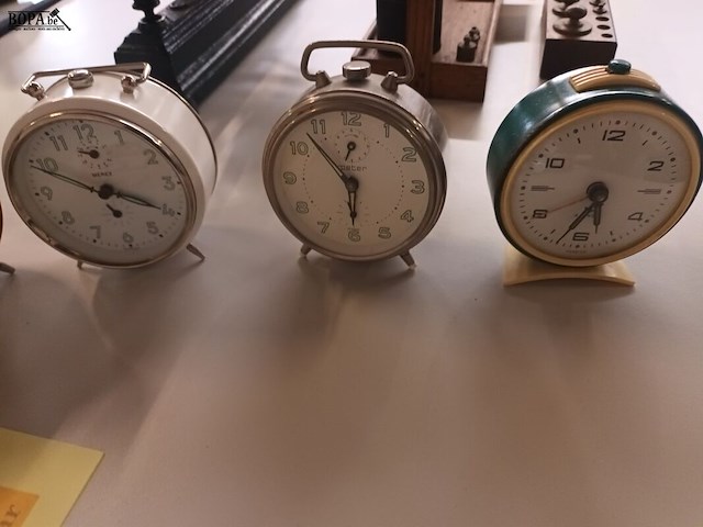 Lot 193 - retro wekkers. 8 stuks - afbeelding 4 van  4
