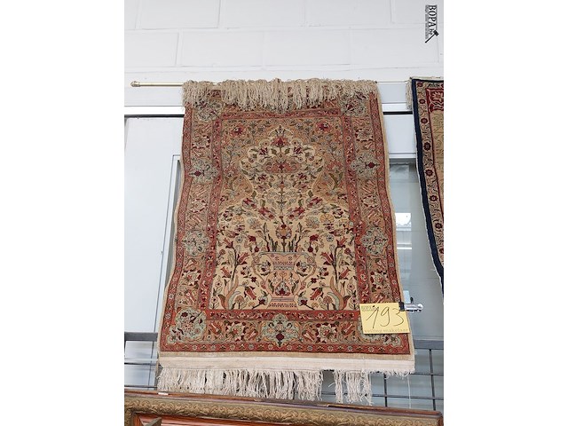 Lot 193 - zijden wandtapijt - afbeelding 1 van  1