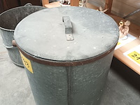 Lot 193 - zinken ton met deksel - afbeelding 2 van  3